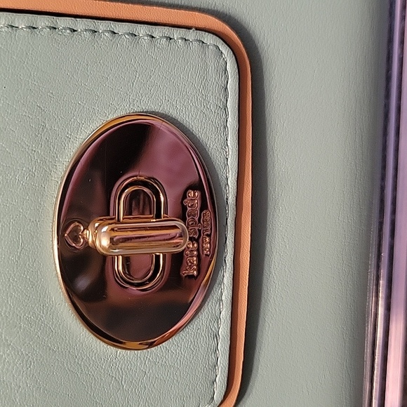 Kate Spade turn lock Stacey wallet Hampton road pool...NWT...retail $249 - Picture 2 of 7